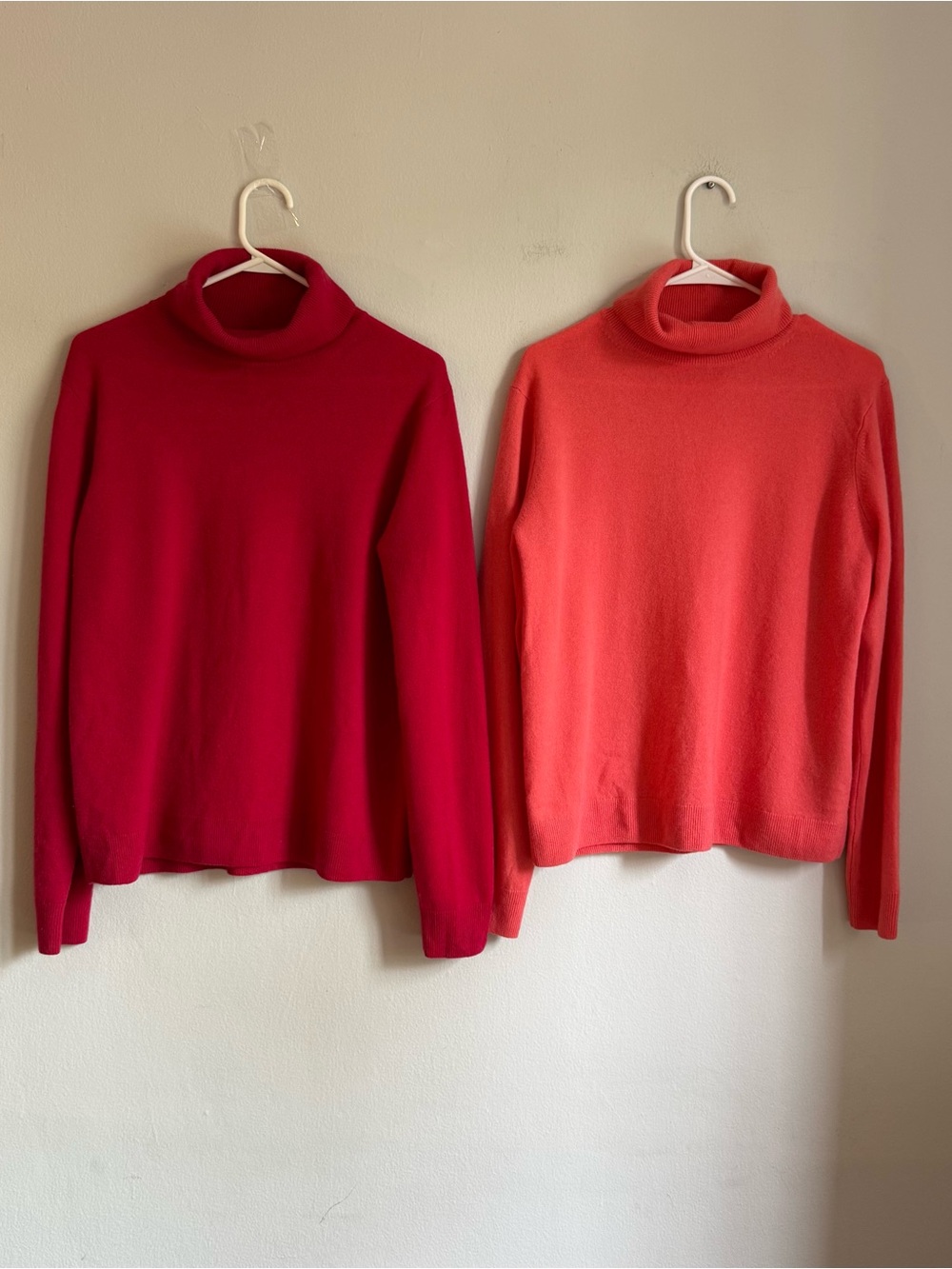 Uniqlo 100% Cashmere Set 2pc Turtleneck Sweater Red Coral Size L Lot